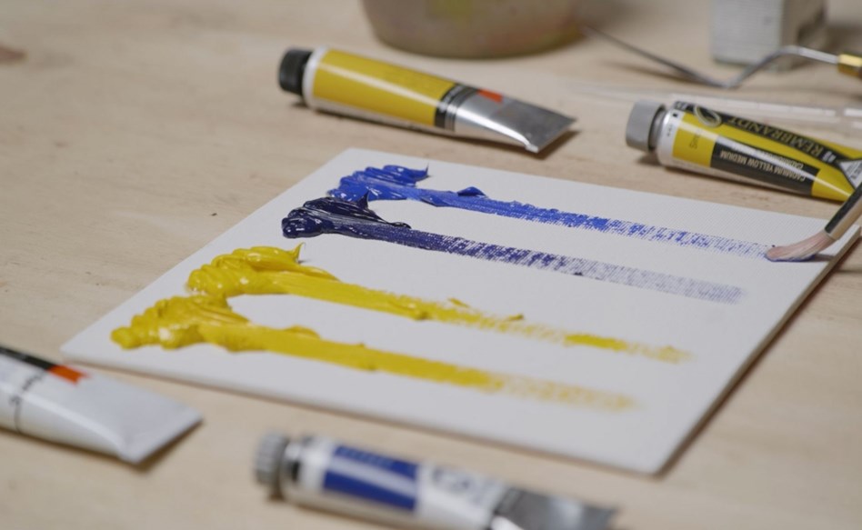 In what ways does Cobra differ from traditional oil paints?