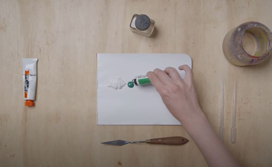 ¿Se puede combinar la pintura Cobra con el óleo tradicional? 	